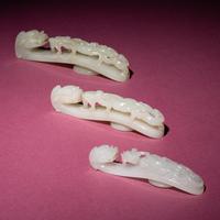 Three Chinese Jade 'Dragon' Belt Hooks, Daigou, 18th/19th Century — 清中期 玉龍鈎三枚