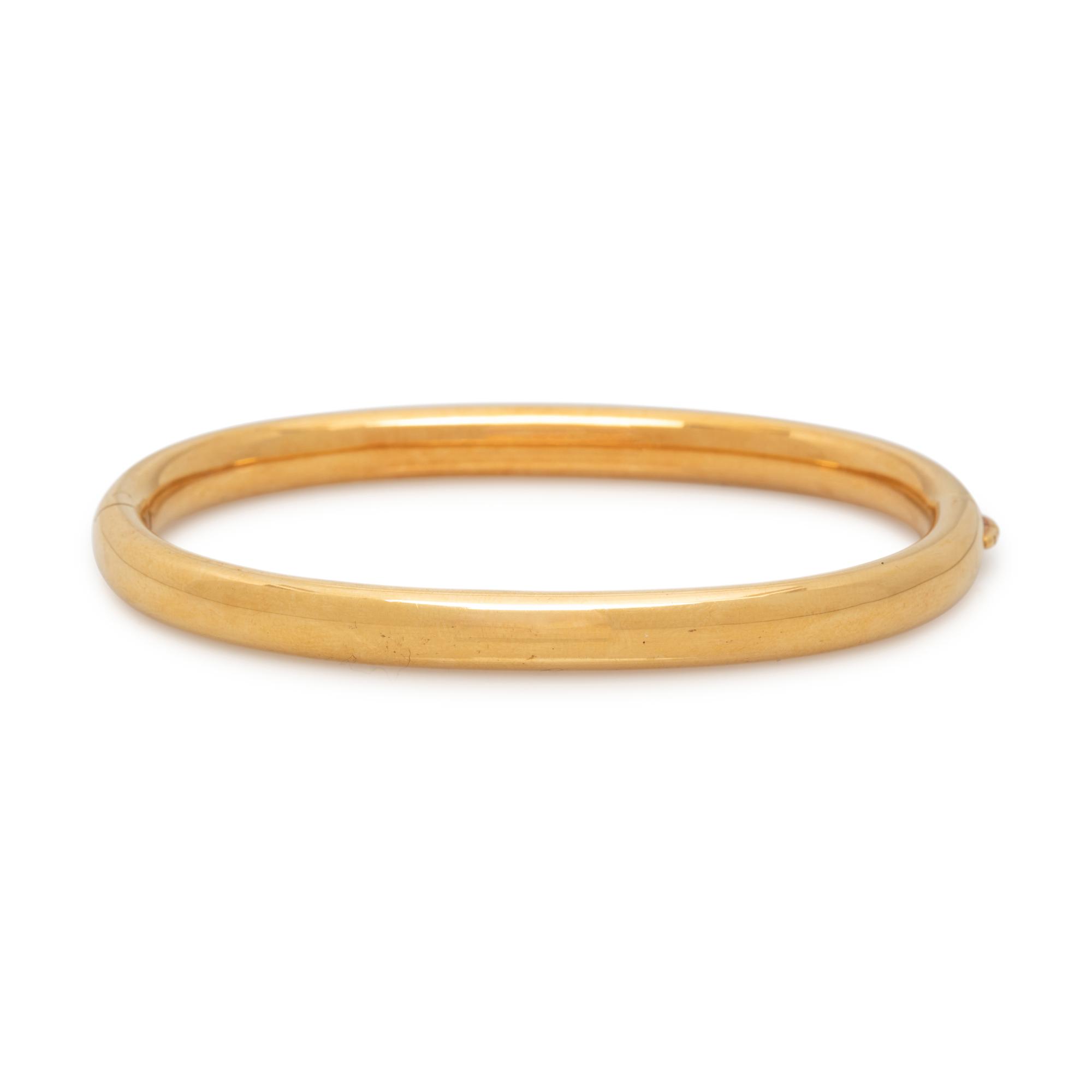 SCHLUGER, YELLOW GOLD BANGLE BRACELET