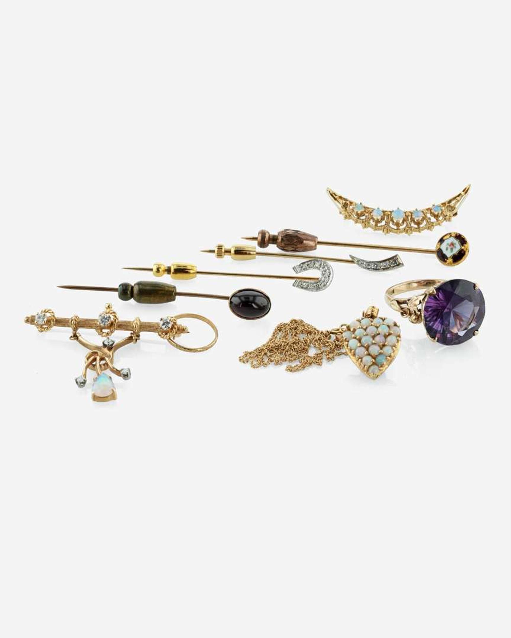 A Miscellaneous Collection of Yellow Gold and Victorian Jewelry
