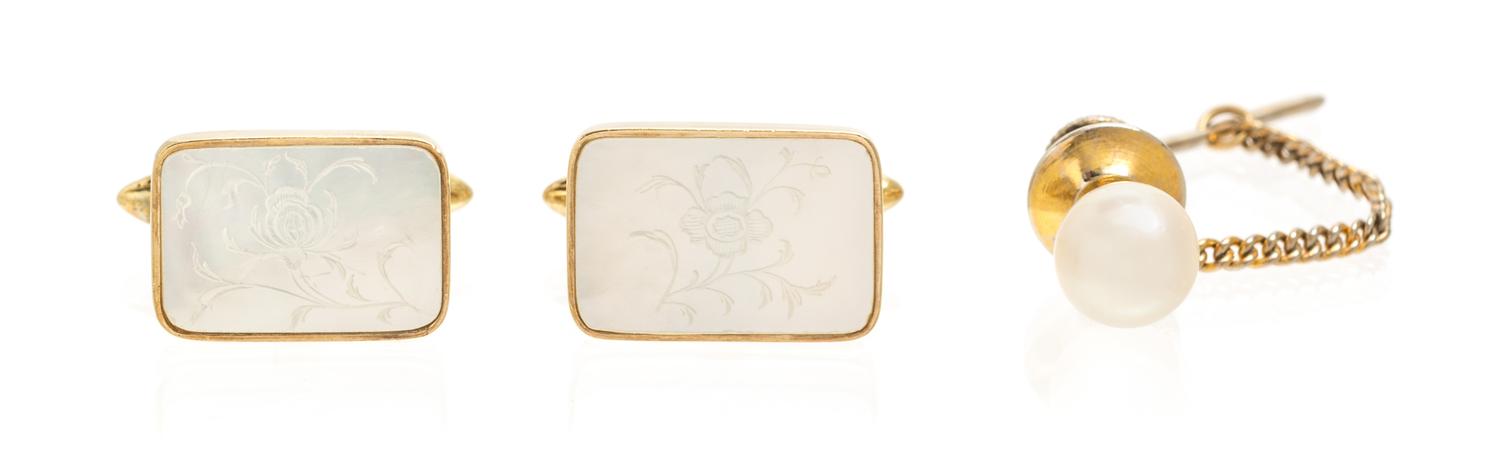 A Collection of Yellow Gold Accessories, 6.10 dwts.