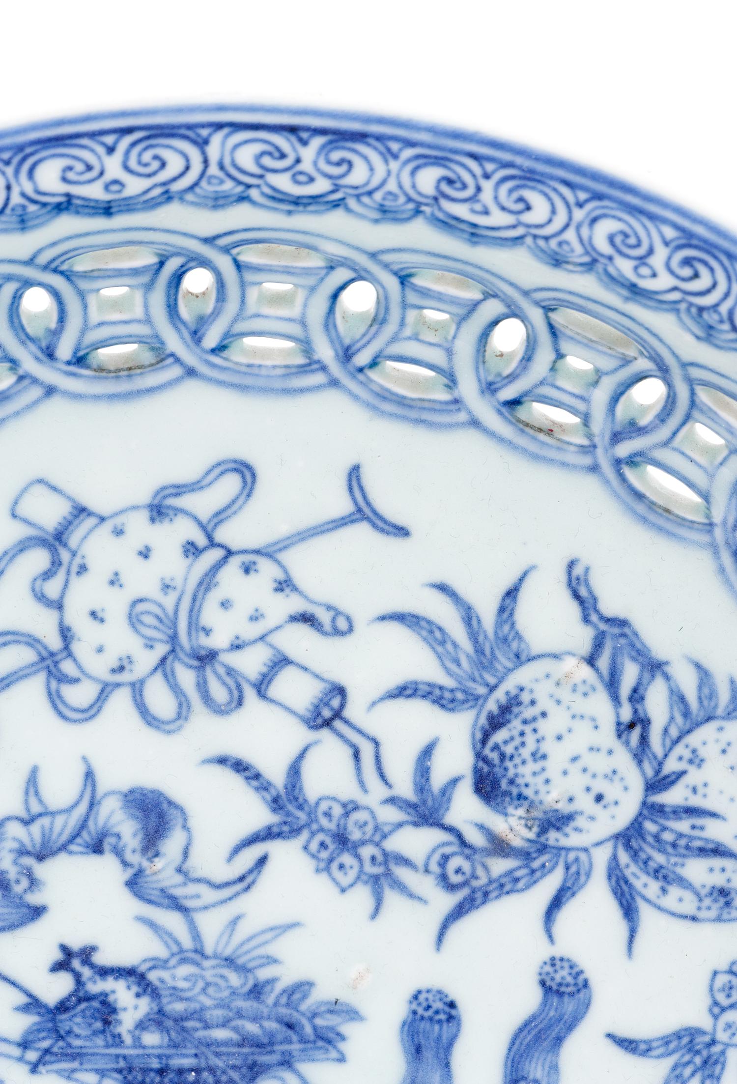 A Blue and White Chinese Export Porcelain Reticulated Plate