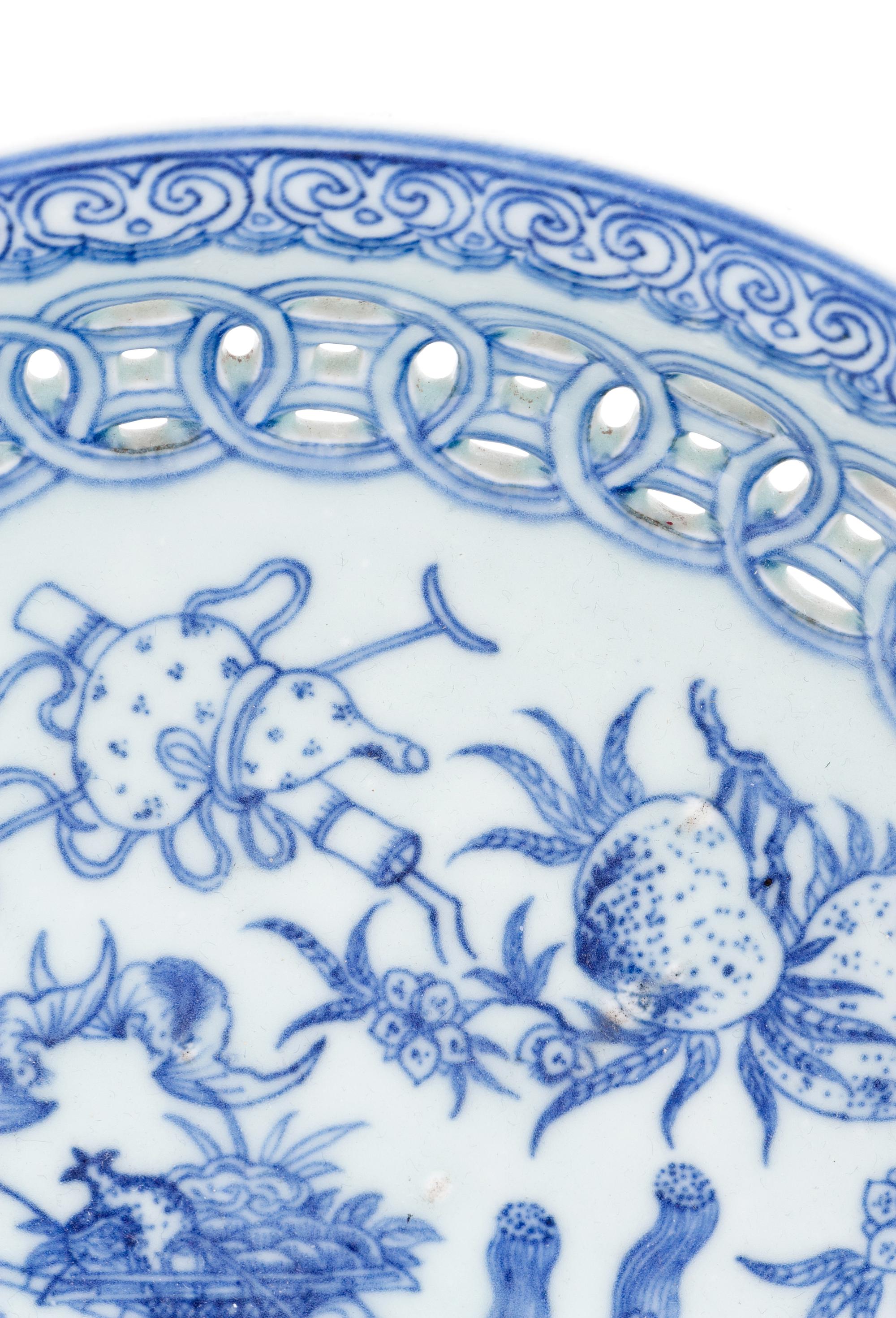 A Blue and White Chinese Export Porcelain Reticulated Plate