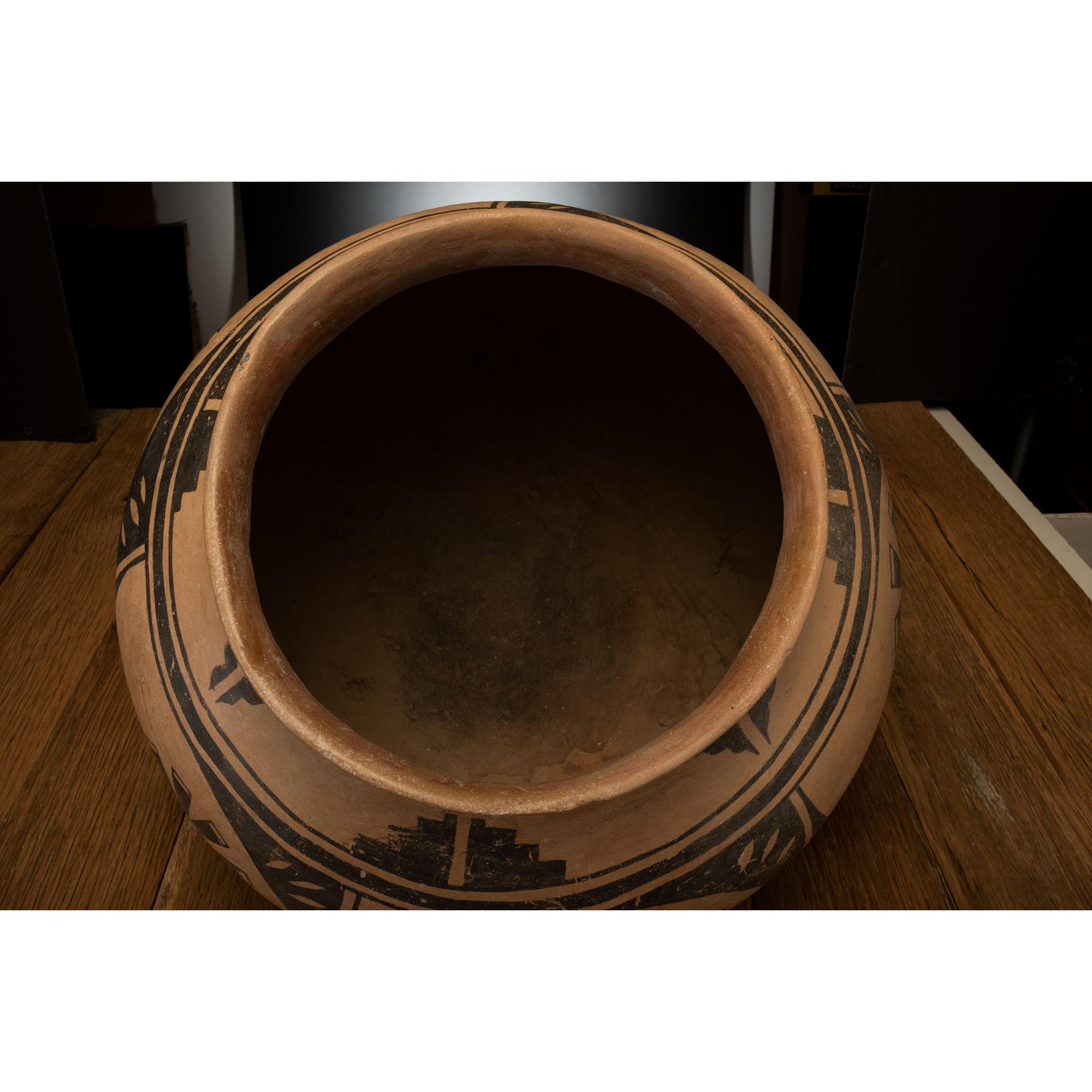 Kiua Storage Pottery Jar
