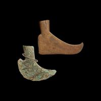 Two Vietnamese bronze ax-heads 越南青銅斧兩件 Dong Son Culture, circa 500 BC to 100 AD ?? ???500?-??100?