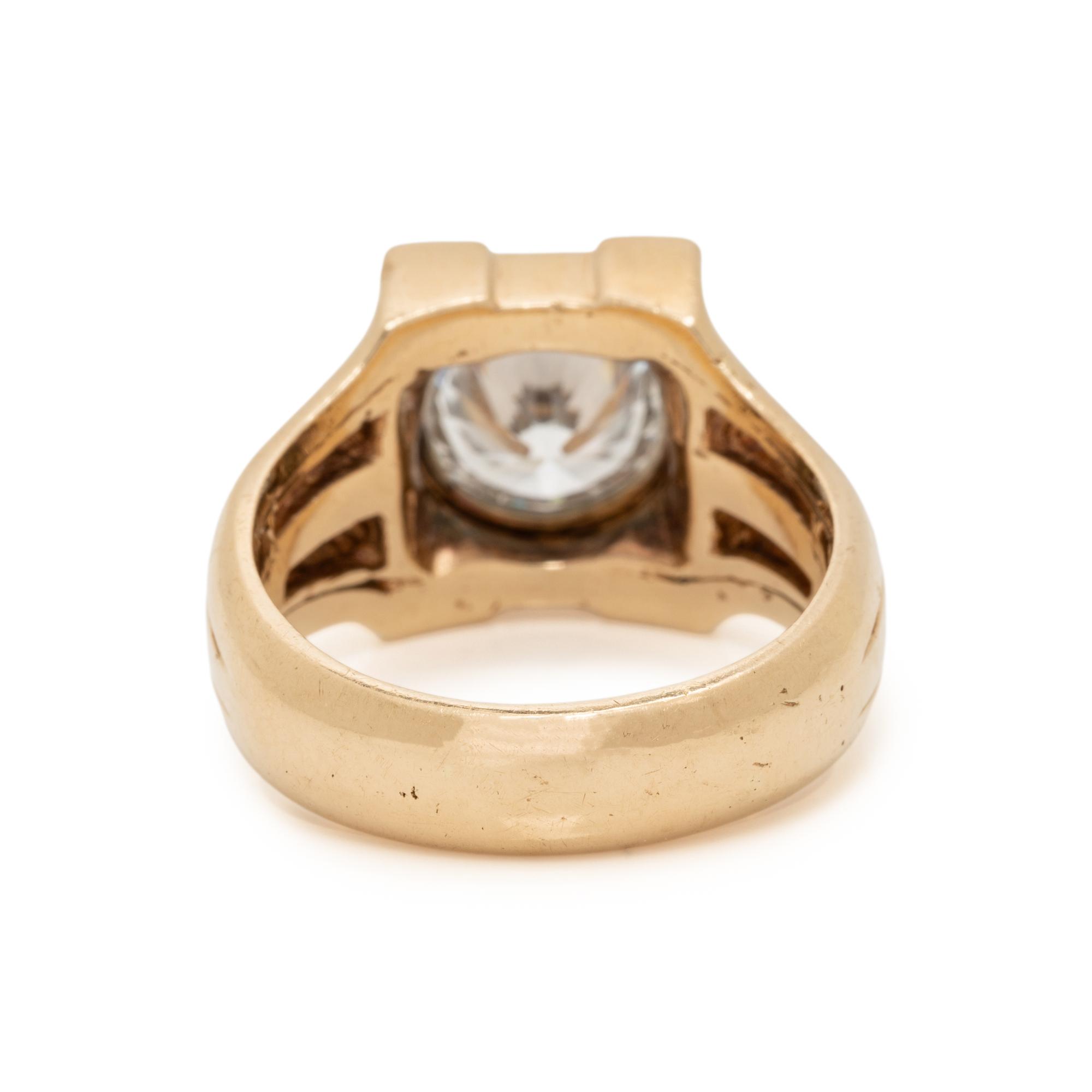 DIAMOND AND YELLOW GOLD RING