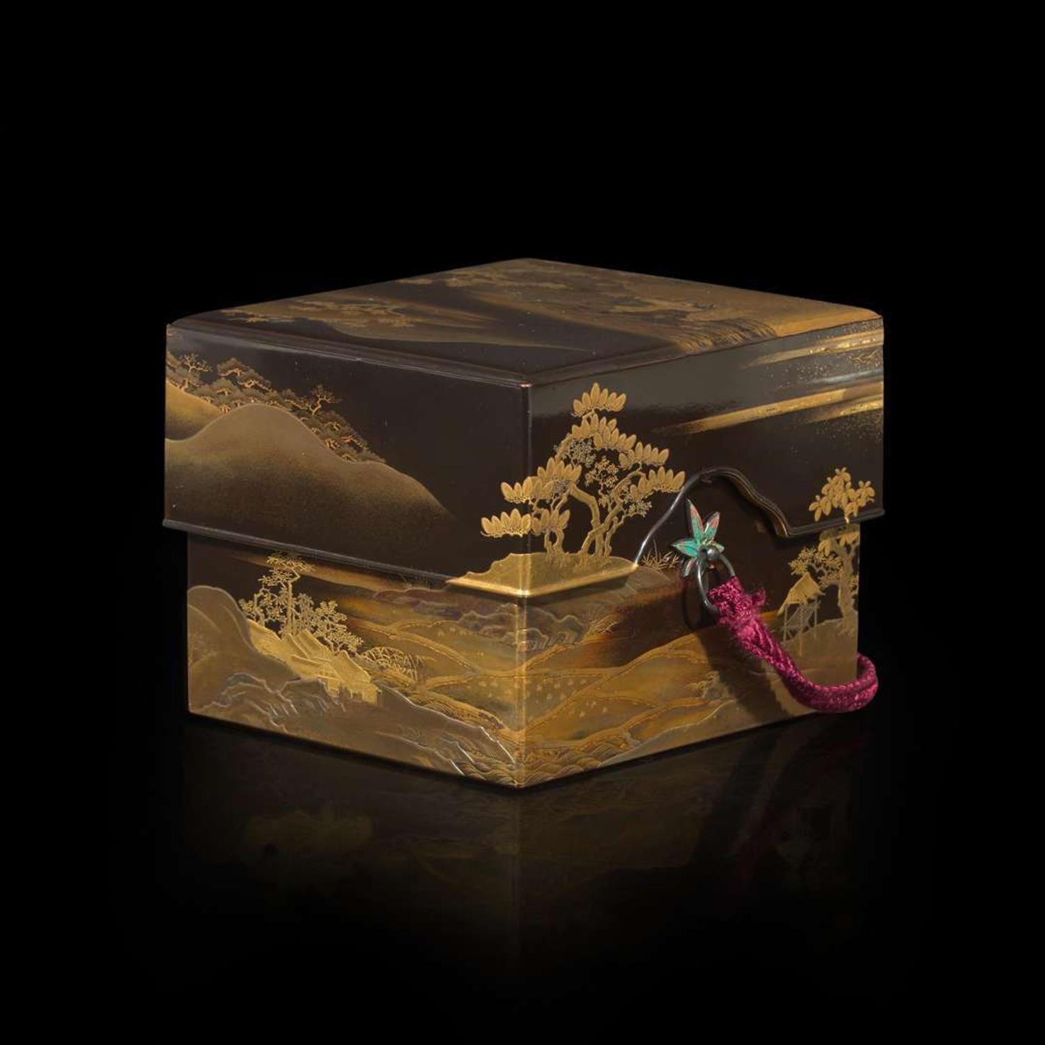 A Japanese lacquer fitted incense game box decorated with rider and attendant on a shore 日本时绘漆盒一件 Meiji period ??