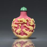 A Chinese Yellow-Overlaid Pink Glass Snuff Bottle, Qing Dynasty, Circa 1780-1860 — 1780-1860年 粉紅地套黃料鹿鶴同春圖鼻煙壺
