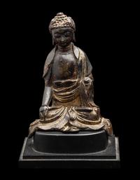 A Chinese Parcel-Gilt Bronze Figure of Buddha Shakyamuni, Ming Dynasty or Earlier 明或更早 銅局部鎏金坐佛