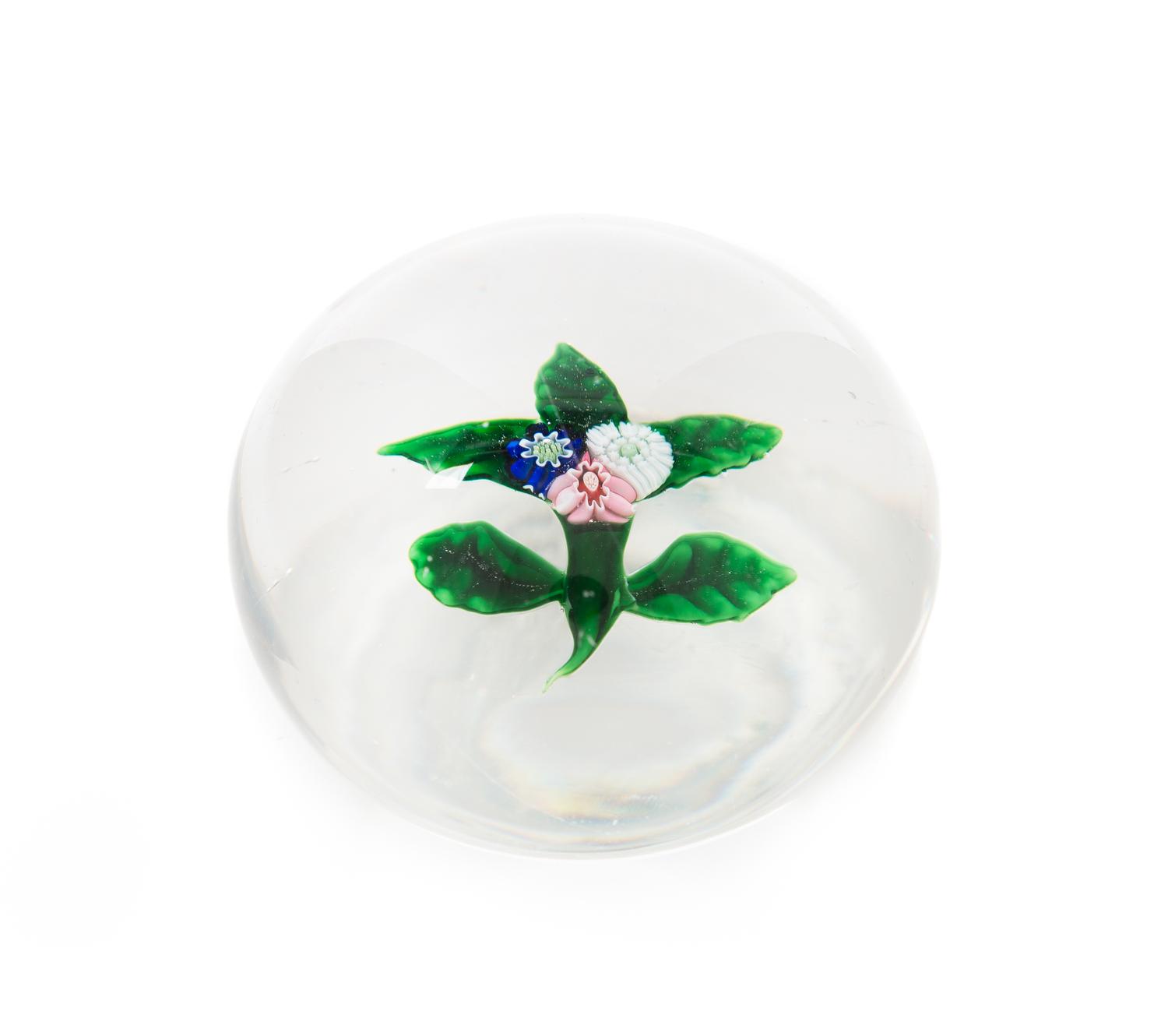 Clichy, France, 19TH CENTURY, a three-flower nosegay paperweight