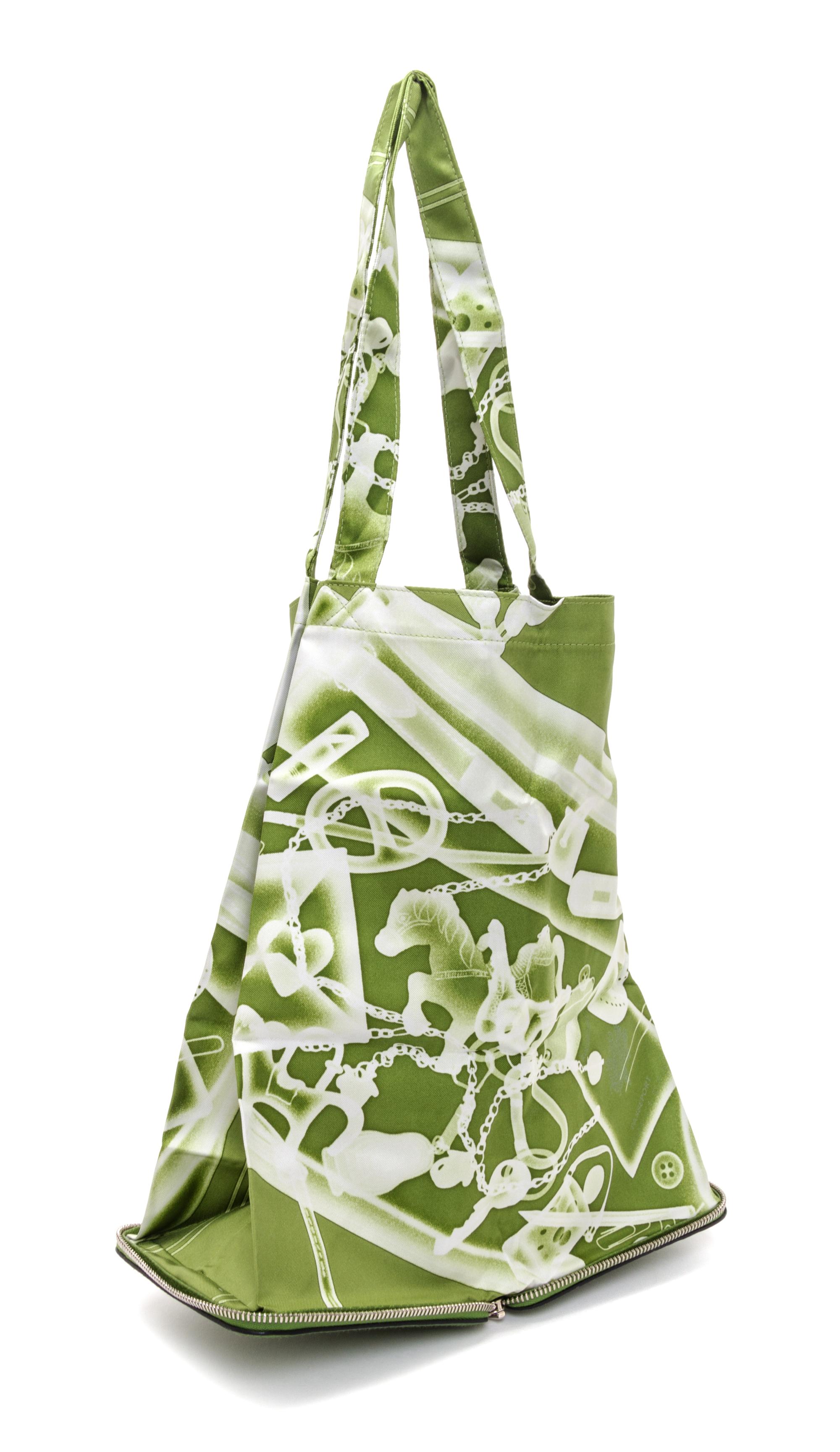 An Hermes Vert Togo Silky Pop Tote, 12" x 11" x 5".