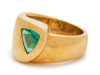An 18 Karat Yellow Gold and Emerald Ring,