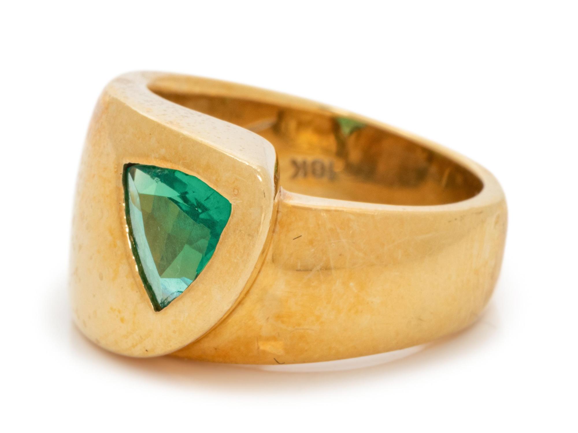 An 18 Karat Yellow Gold and Emerald Ring,