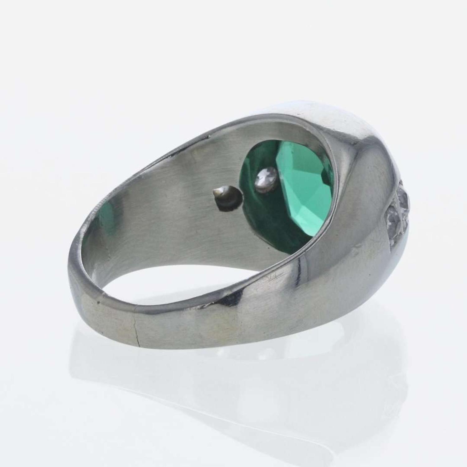 An 18K White Gold Ring