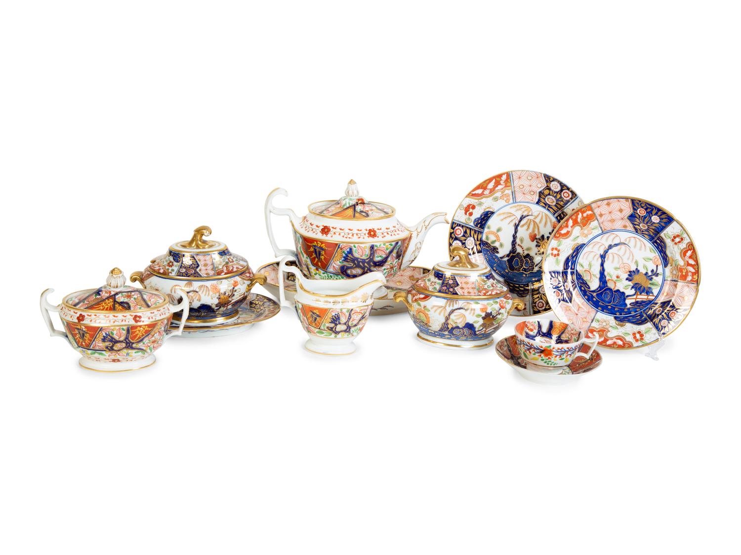 An English Coalport Porcelain Dessert Service in the Imari Palette — 19TH CENTURY