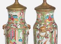 A Chinese Export porcelain Rose Mandarin punch bowl and pair of vases mounted as lamps, 19th century