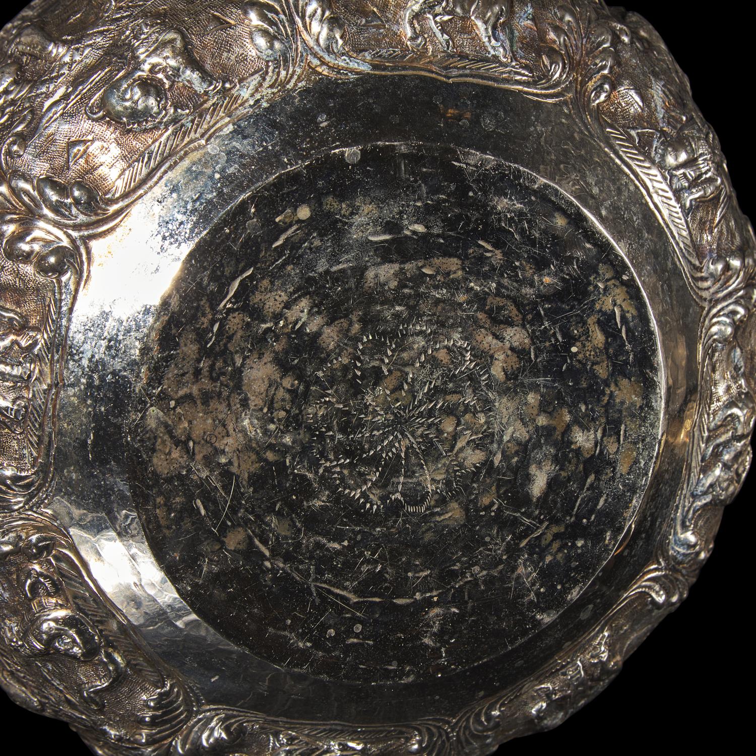 A Burmese Silver Bowl, a Silver Covered Vessel, and a Metal Bowl, Late 19th to 20th Century — 十九世紀晚期-二十世紀 緬甸銀及金屬器一組三件
