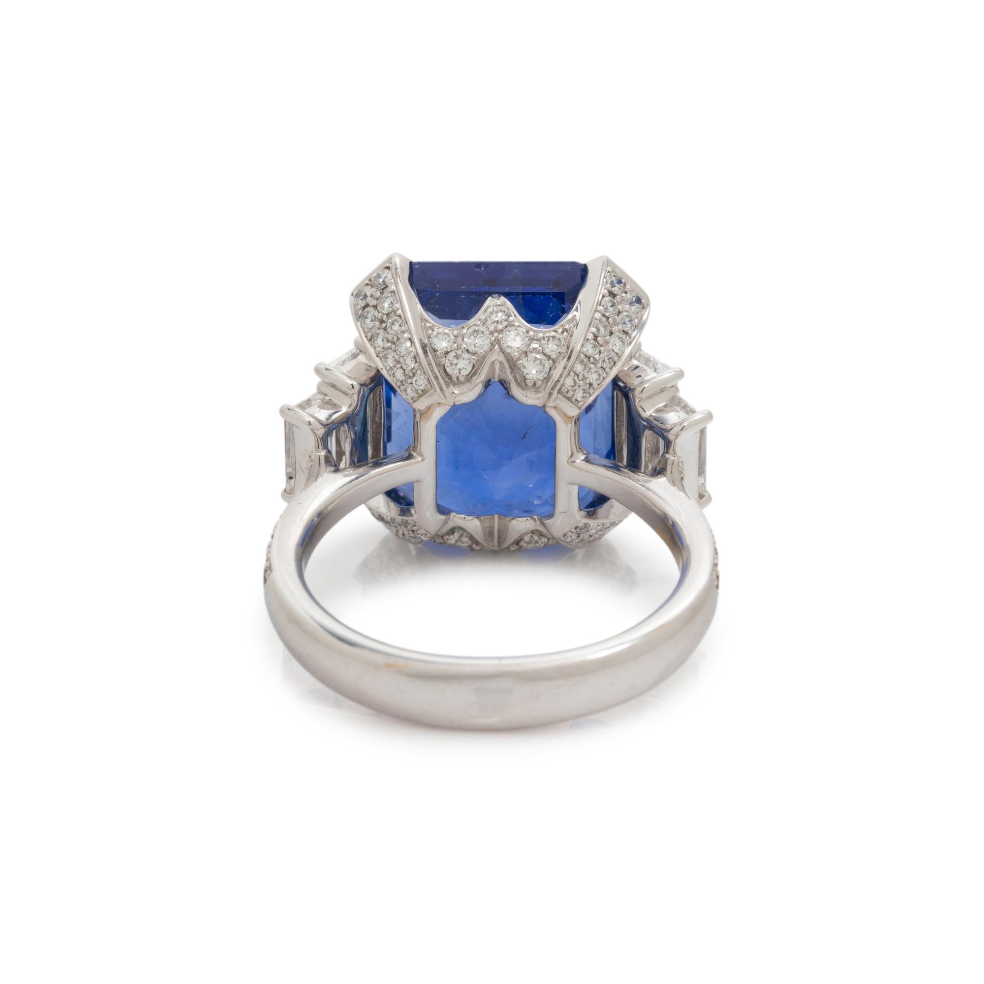 SAPPHIRE AND DIAMOND RING