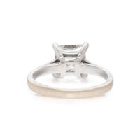 WHITE GOLD AND DIAMOND SOLITAIRE RING