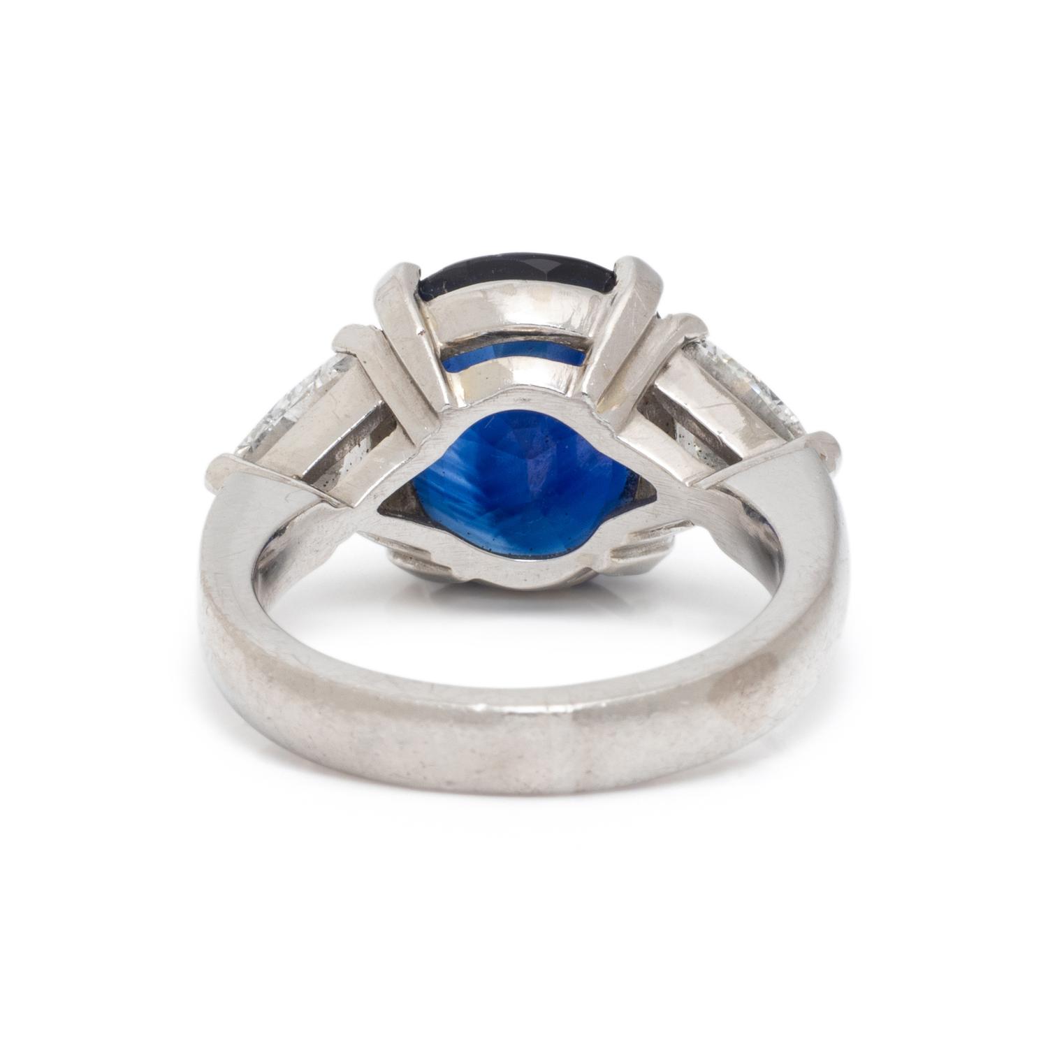 SAPPHIRE AND DIAMOND RING