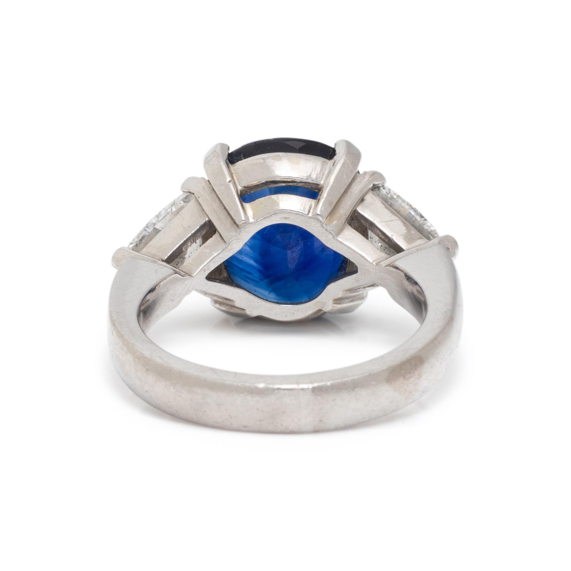SAPPHIRE AND DIAMOND RING