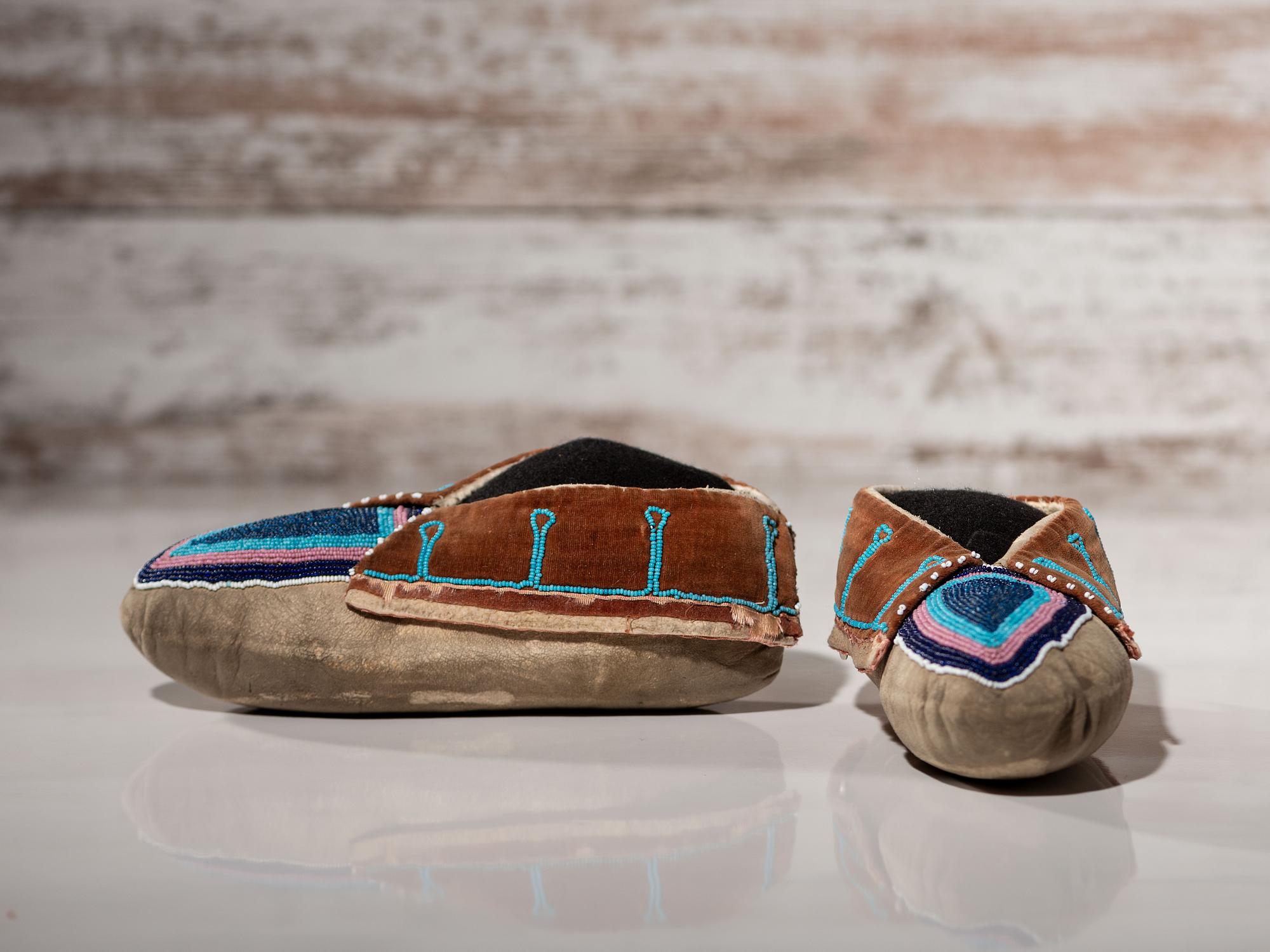 Delaware Beaded Hide Moccasins
