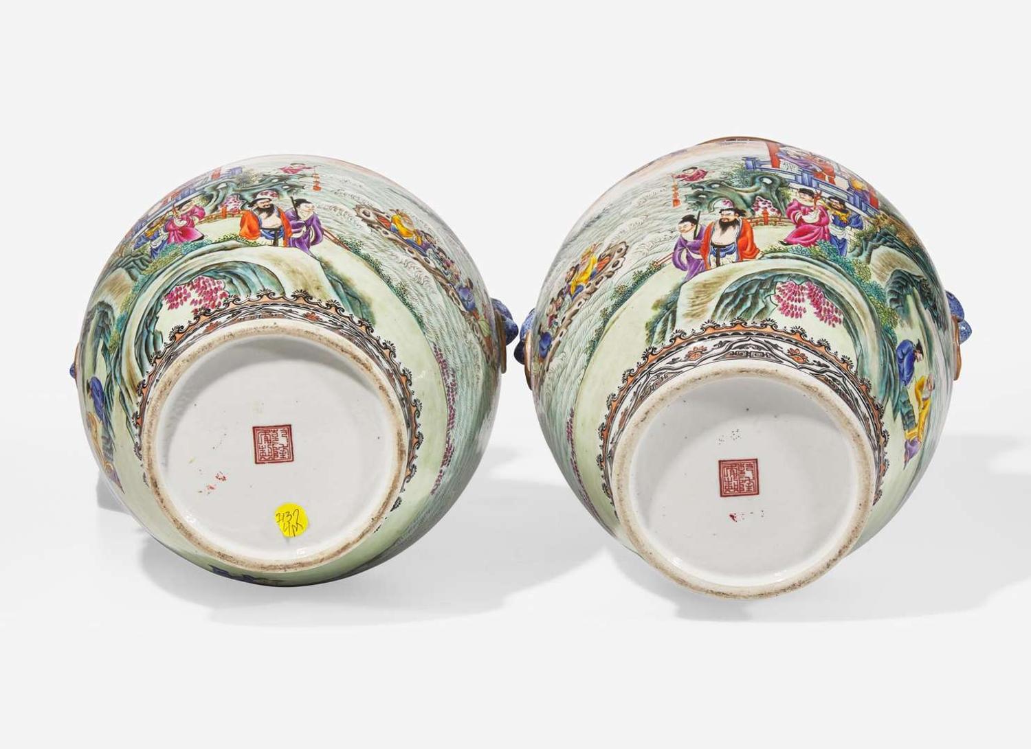 A pair of large Chinese "Immortals" vases, Republic period 百仙瓶一對 民國