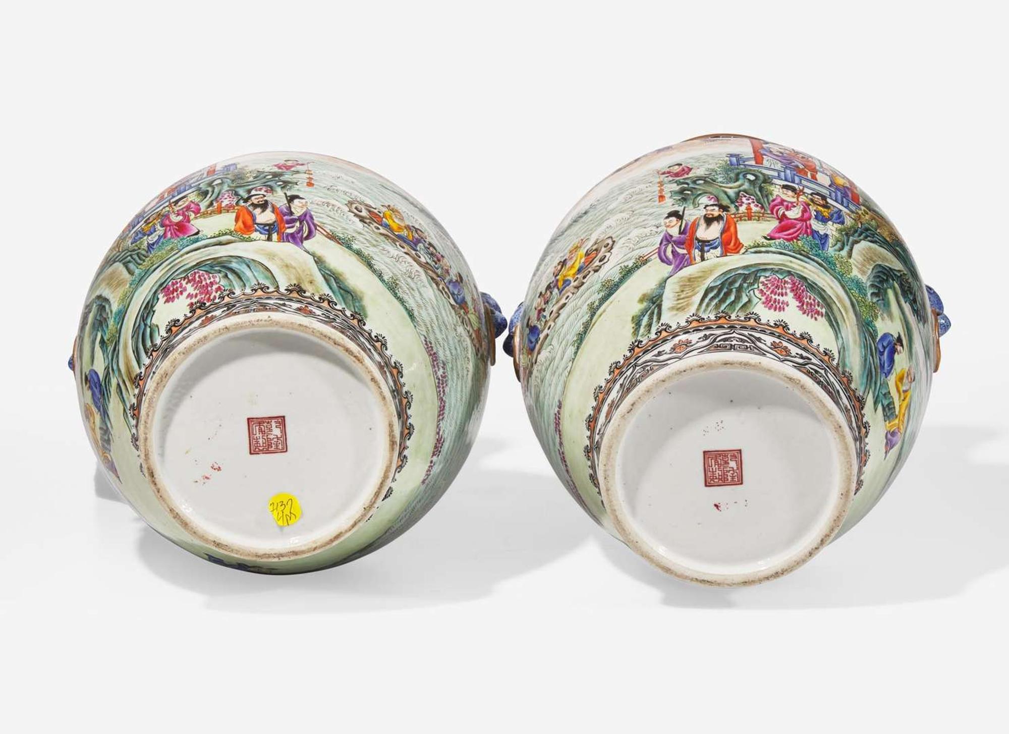 A pair of large Chinese "Immortals" vases, Republic period 百仙瓶一對 民國
