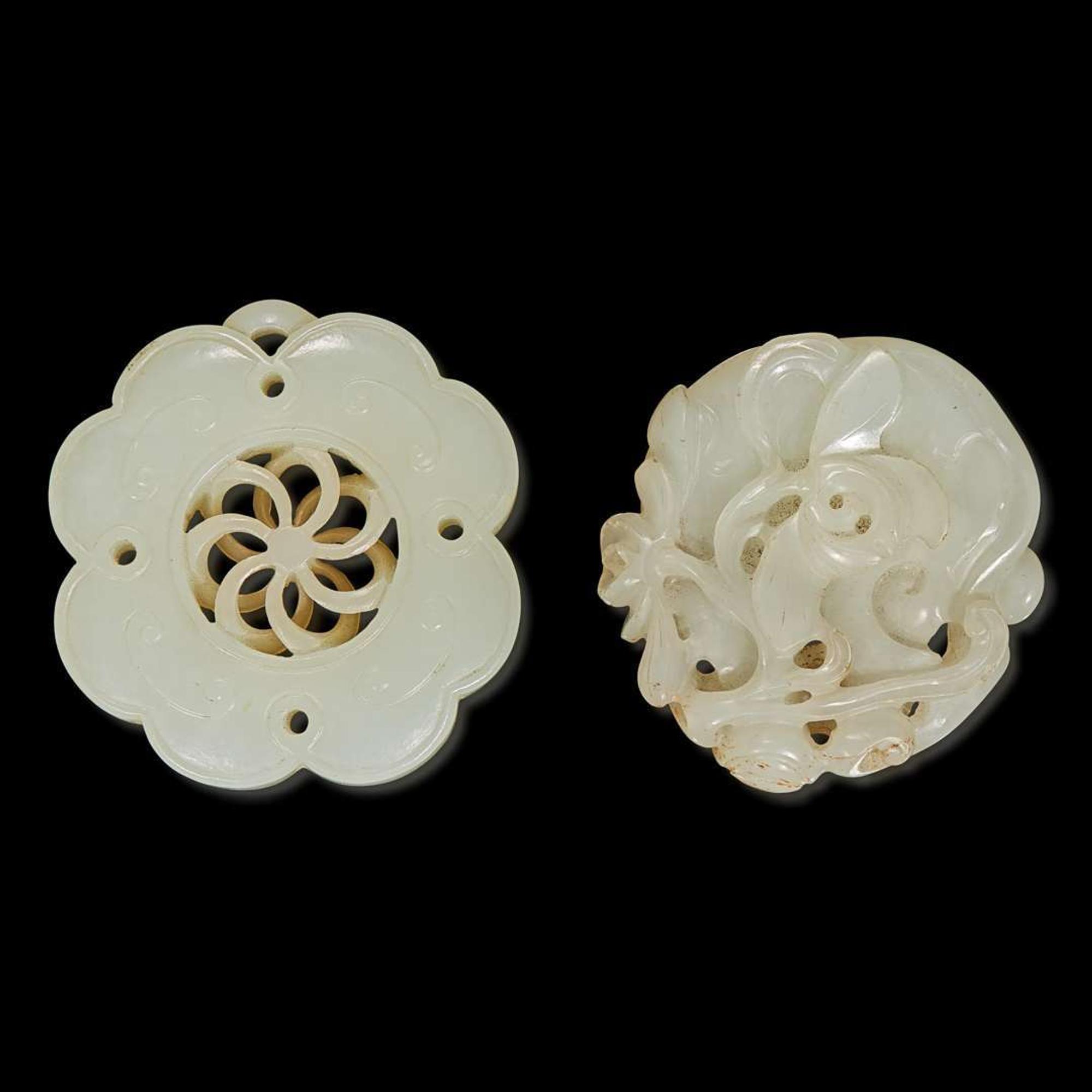 Two Chinese carved white jade pendants 白玉雕兩件
