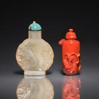 Two Chinese Snuff Bottles: Mother-of-Pearl and Coral, 19th-20th Century — 晚清-民國 珊瑚、貝母鼻烟壺兩支