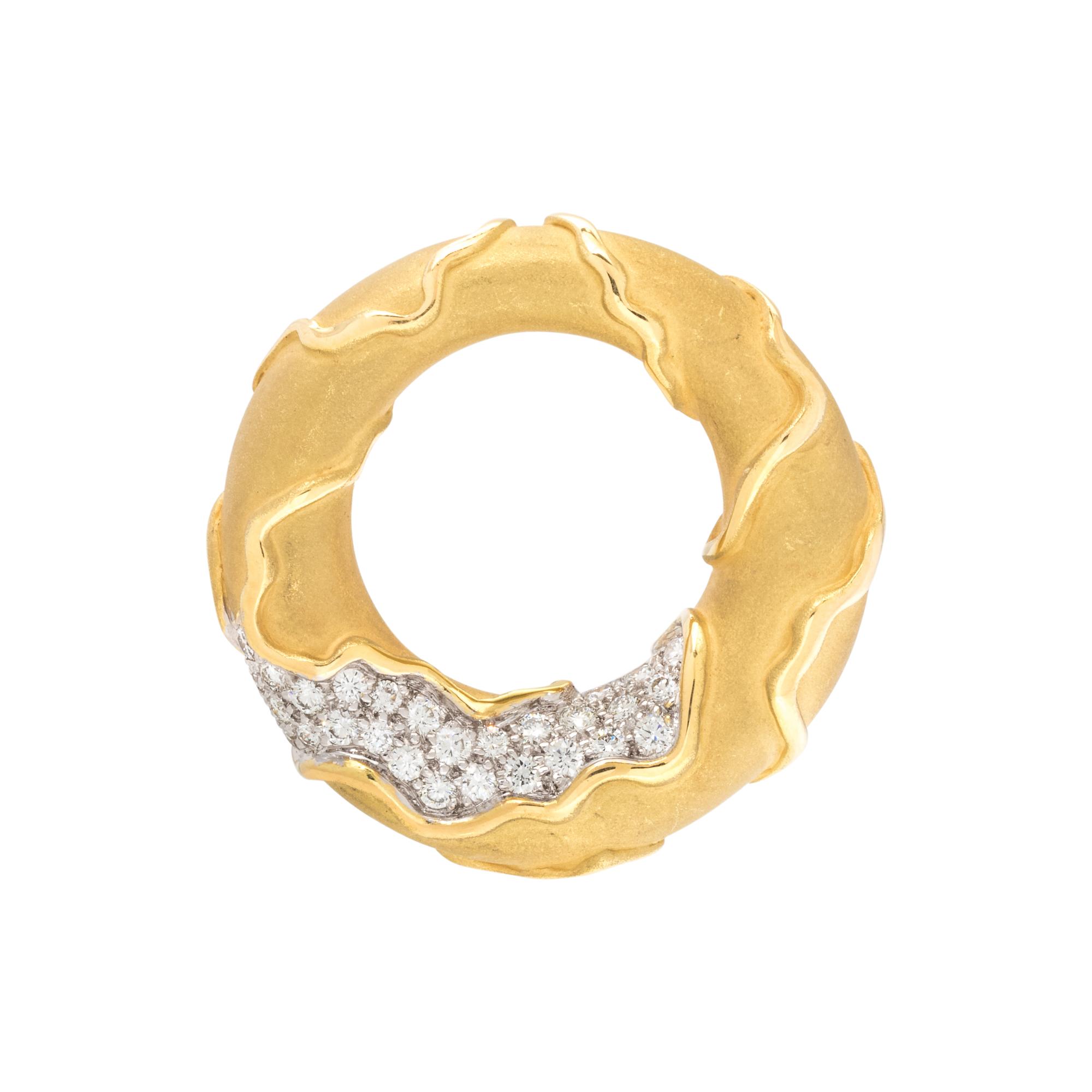 YELLOW GOLD AND DIAMOND CIRCLE BROOCH