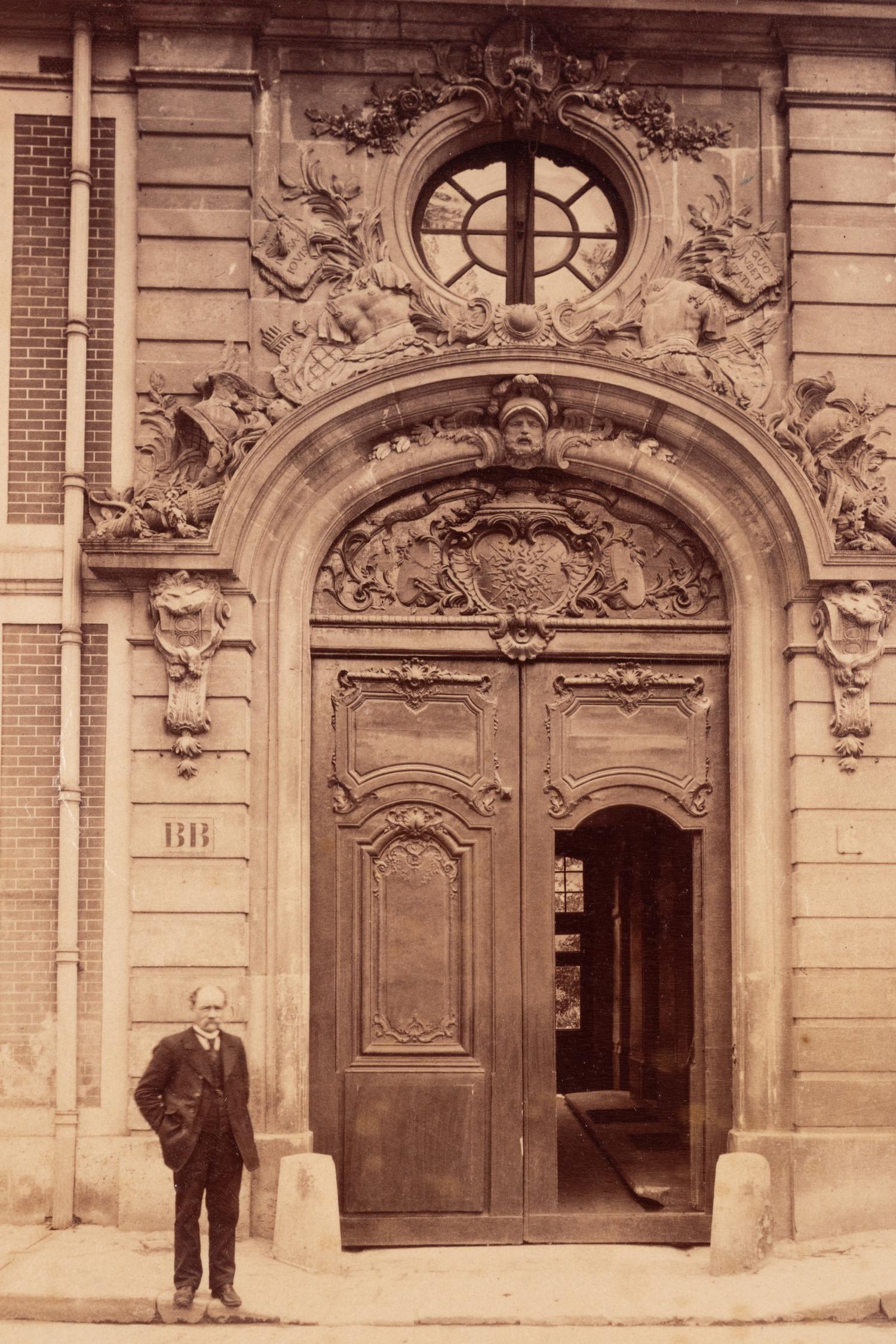 A group of three photographs ( Vigne, 1910 or earlier; Porte, avenue de Paris (Versailles) , 1922; Fontainebleau, cour ovale , 1903)