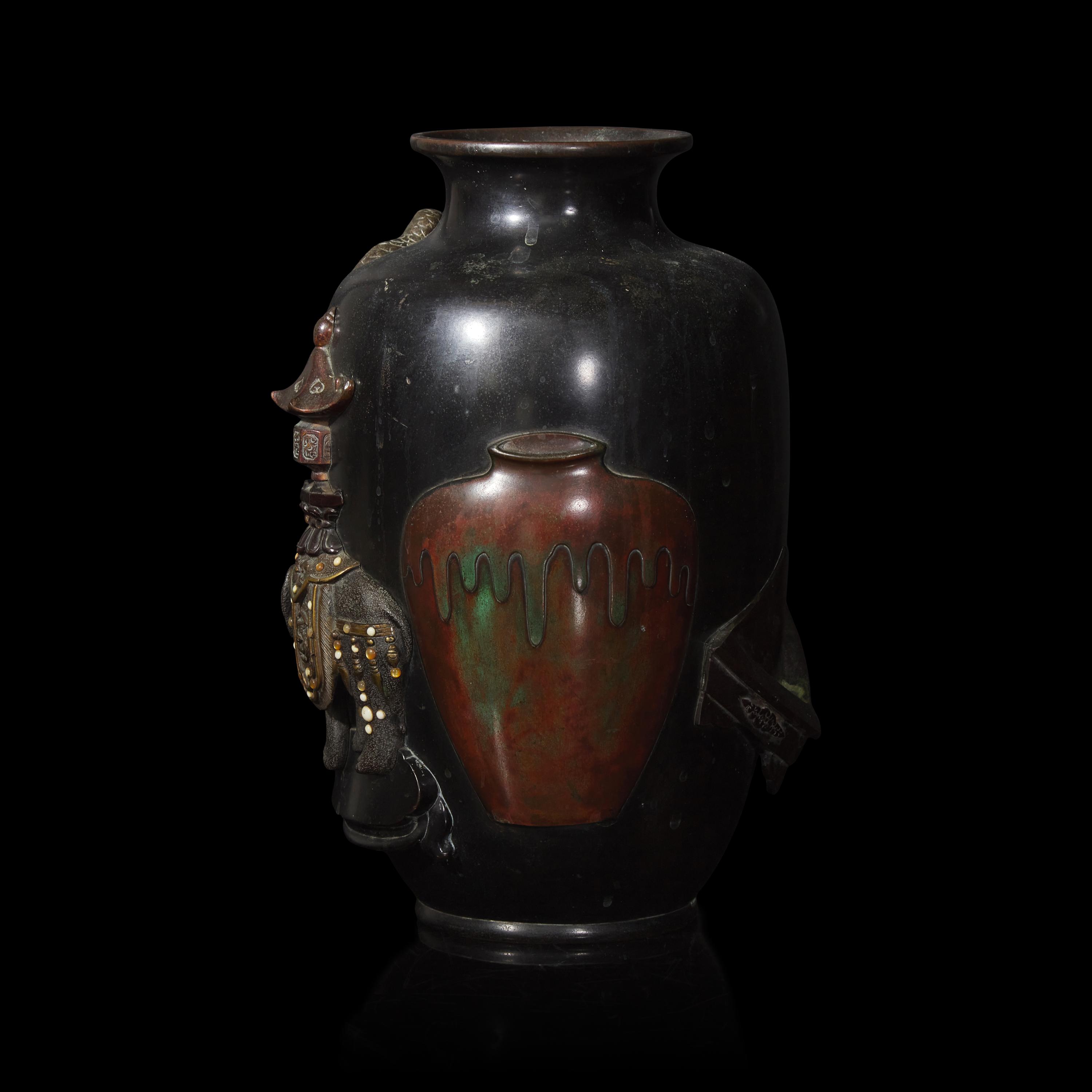 A Japanese Mixed Metal Vase with Hawk, Elephant, and Censer, Seiya Company, Meiji/Taisho Period 日本明治/大正時期 誠谷作鷹象銅瓶