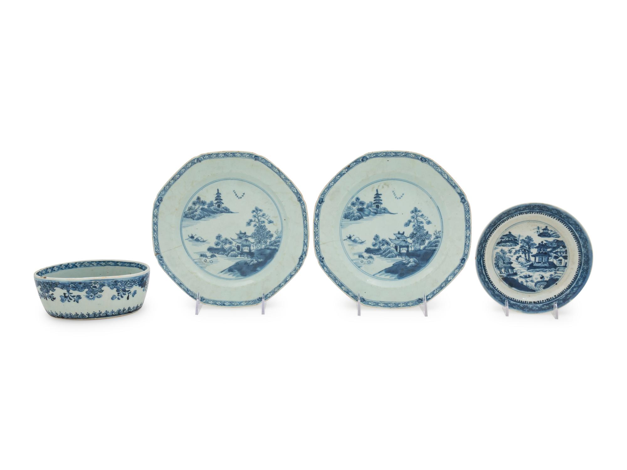 A Group of Four Chinese Export Blue and White Porcelain Articles