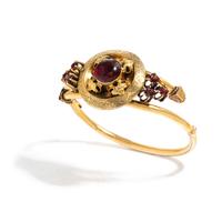 VICTORIAN, YELLOW GOLD, RED GLASS AND GARNET BANGLE BRACELET