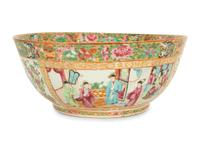 A Chinese Rose Medallion Porcelain Serving Bowl