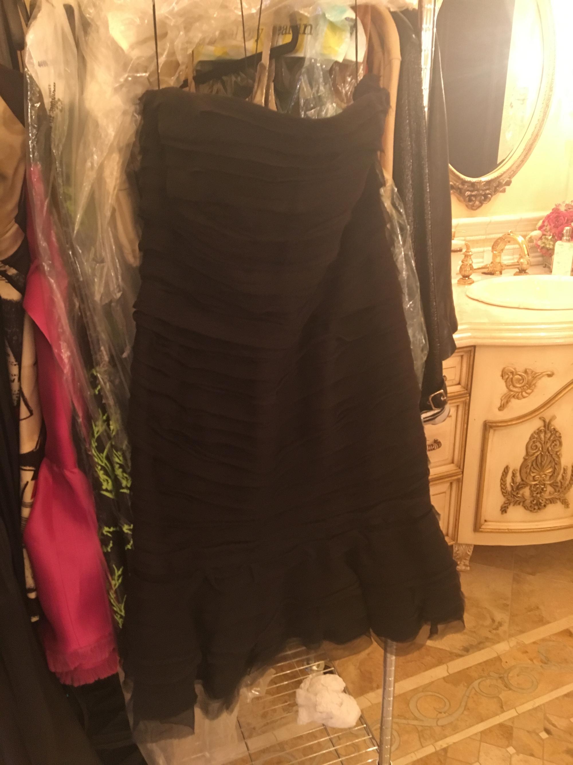 Oscar de la Renta Black Strapless Dress, 2000s Size label: 10