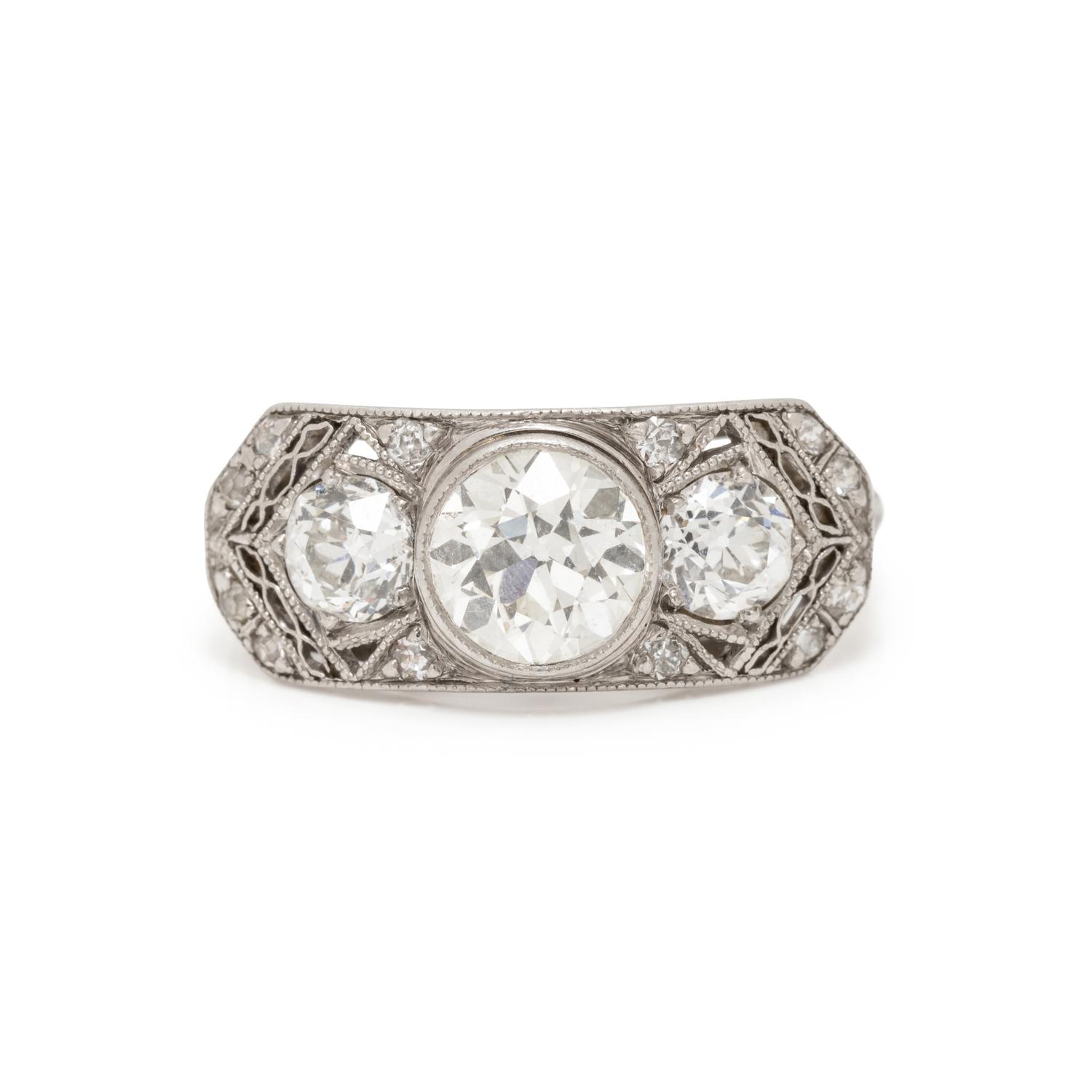 EDWARDIAN, PLATINUM AND DIAMOND RING