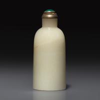 A Chinese Greyish-White Jade Snuff Bottle, Qing Dynasty, Circa 1750-1880 — 1750-1880年 灰白玉素面鼻煙壺