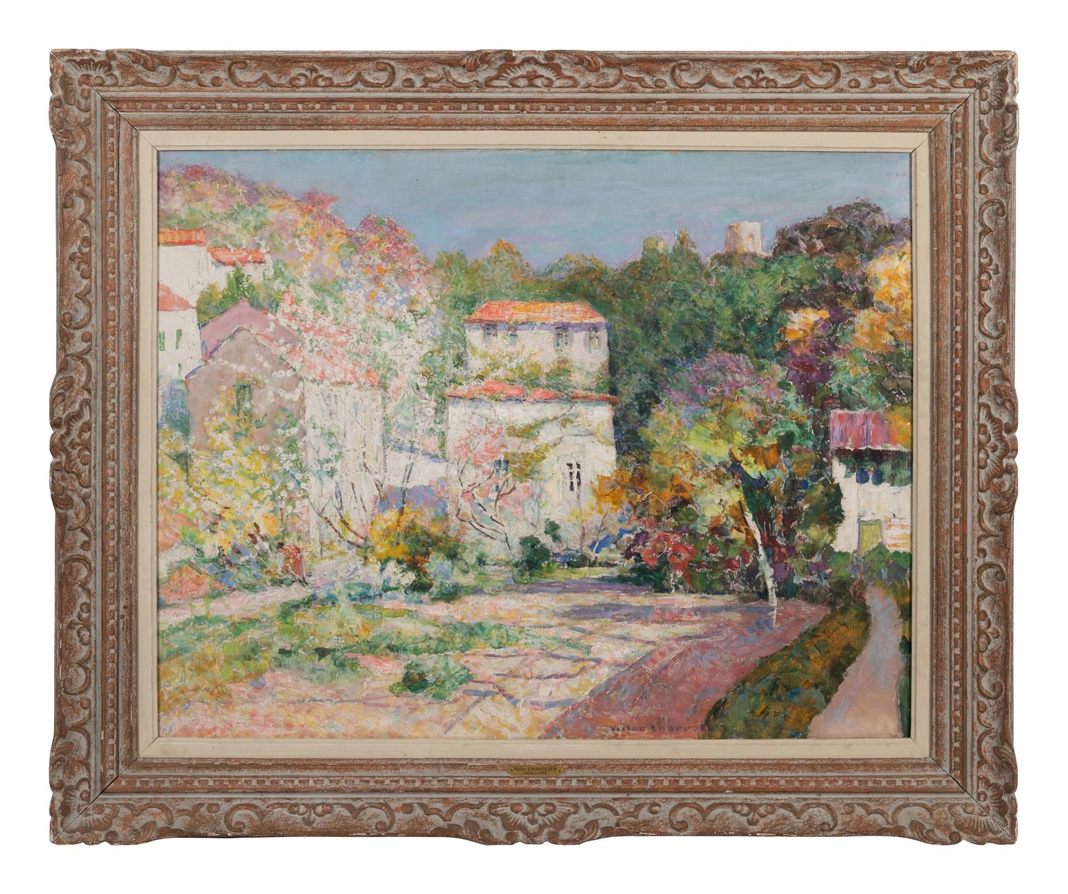Verger en fleurs dans un village