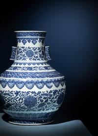 An Impressive Chinese Blue and White Porcelain Hu Vase, Qing Dynasty 清 青花纏枝花卉紋大貫耳壺