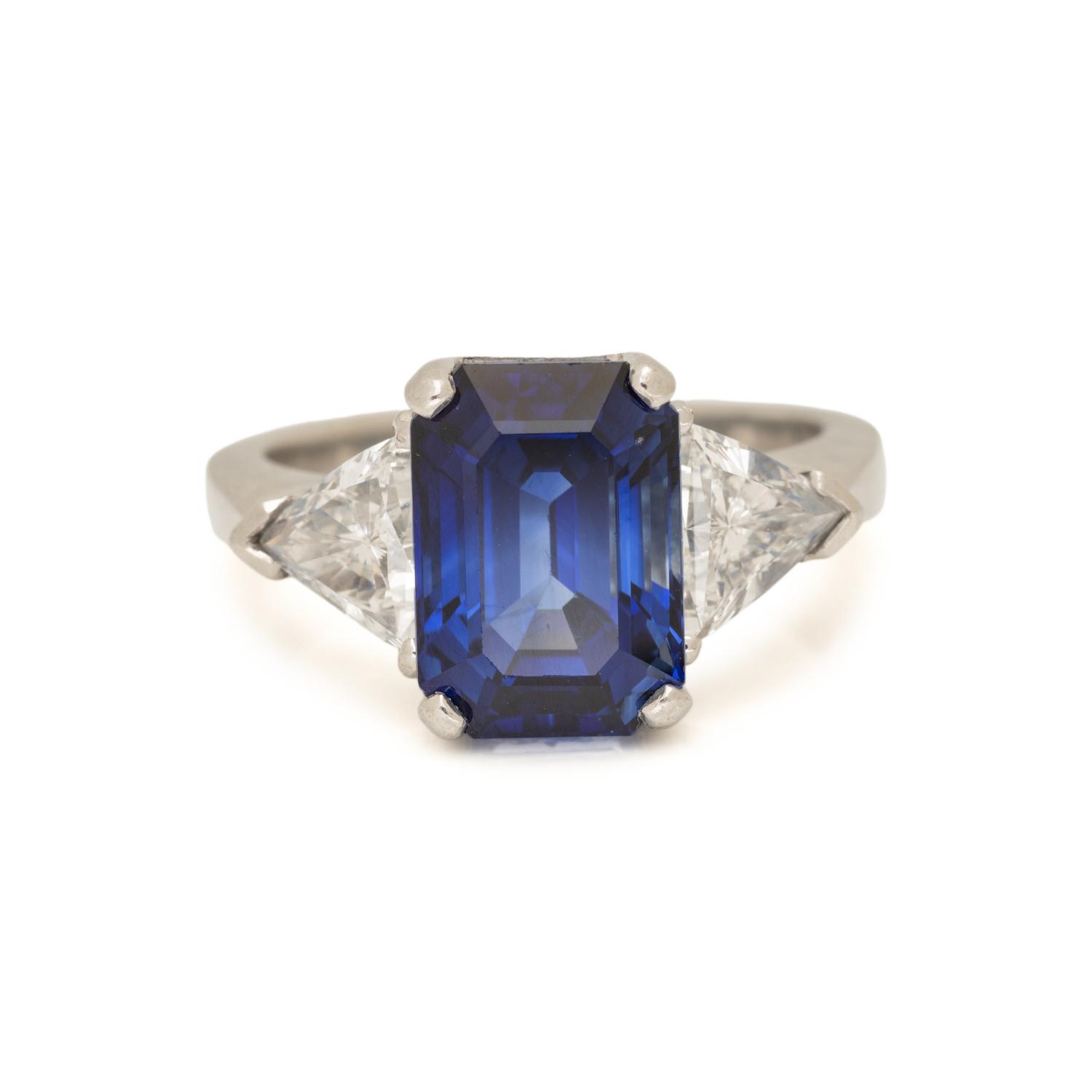 SAPPHIRE AND DIAMOND RING