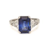 SAPPHIRE AND DIAMOND RING