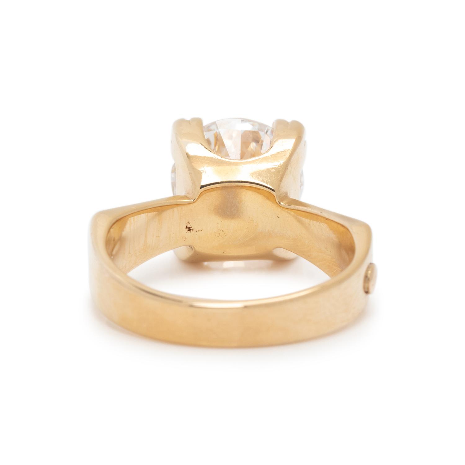 DIAMOND RING