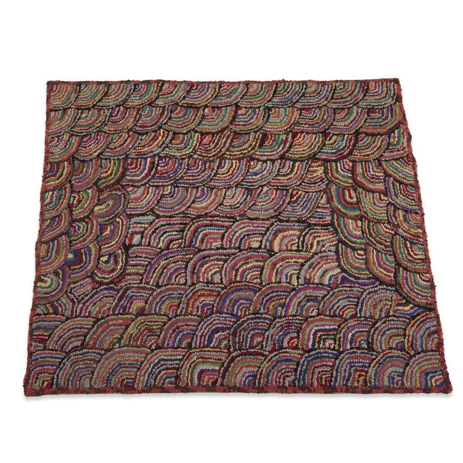 "Clamshell" pattern hooked rug 20th century