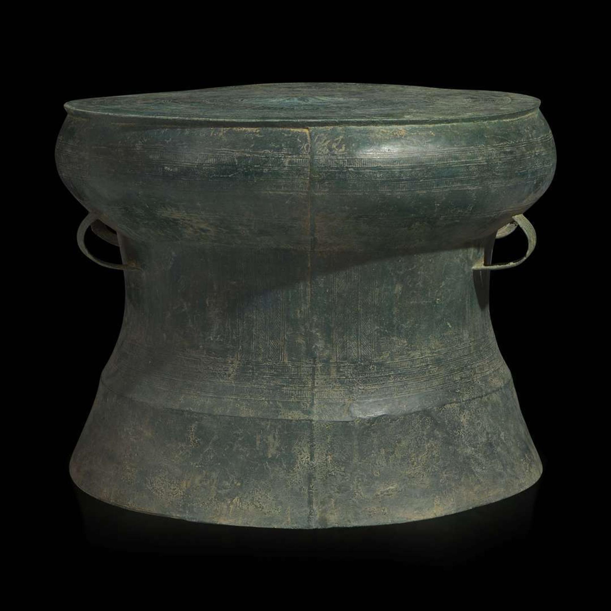 A rare and unusually large Vietnamese bronze drum, Heger type I style 越南青銅大鼓 Dong Son Culture, circa 500 to 300 B.C. ???? ???500????300?