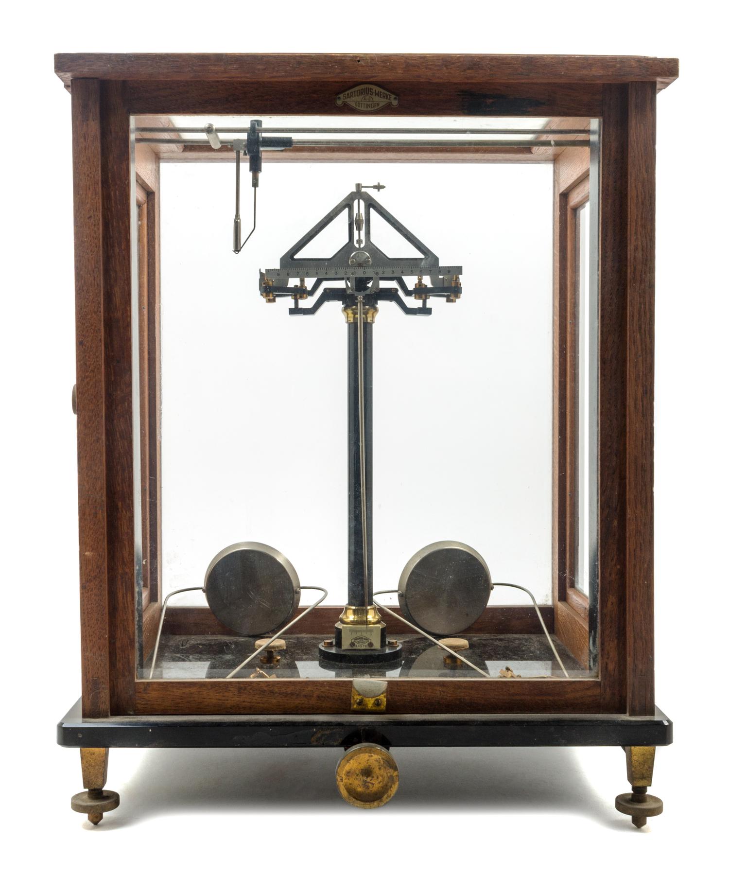 A German Oak Cased and Brass Assayer's Balance Height of case 19 1/4 x width 15 1/4 x depth 12 inches. — SARTORIUS-WERKE, GOTTINGER, 19TH CENTURY