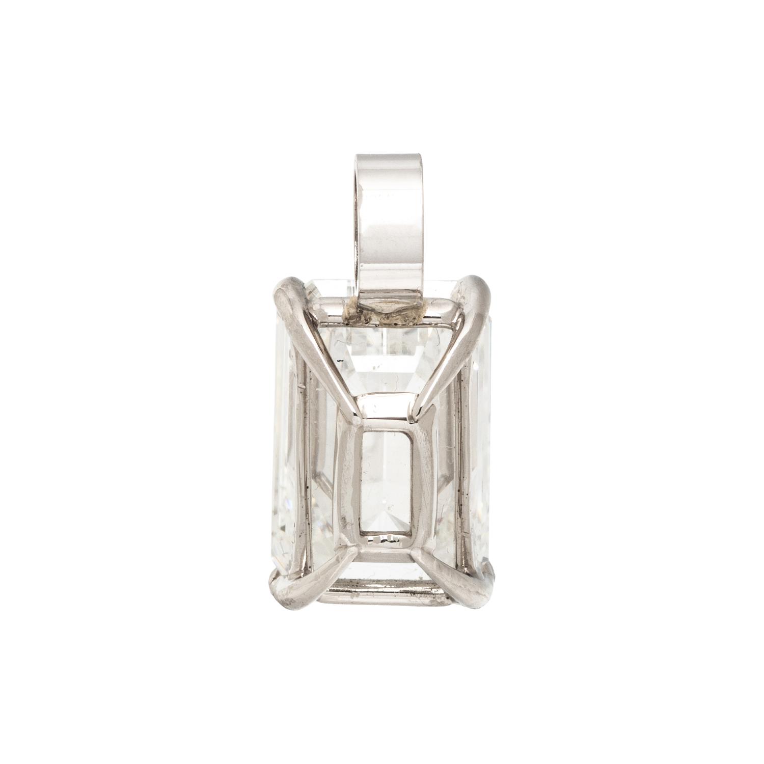 EMERALD CUT DIAMOND PENDANT