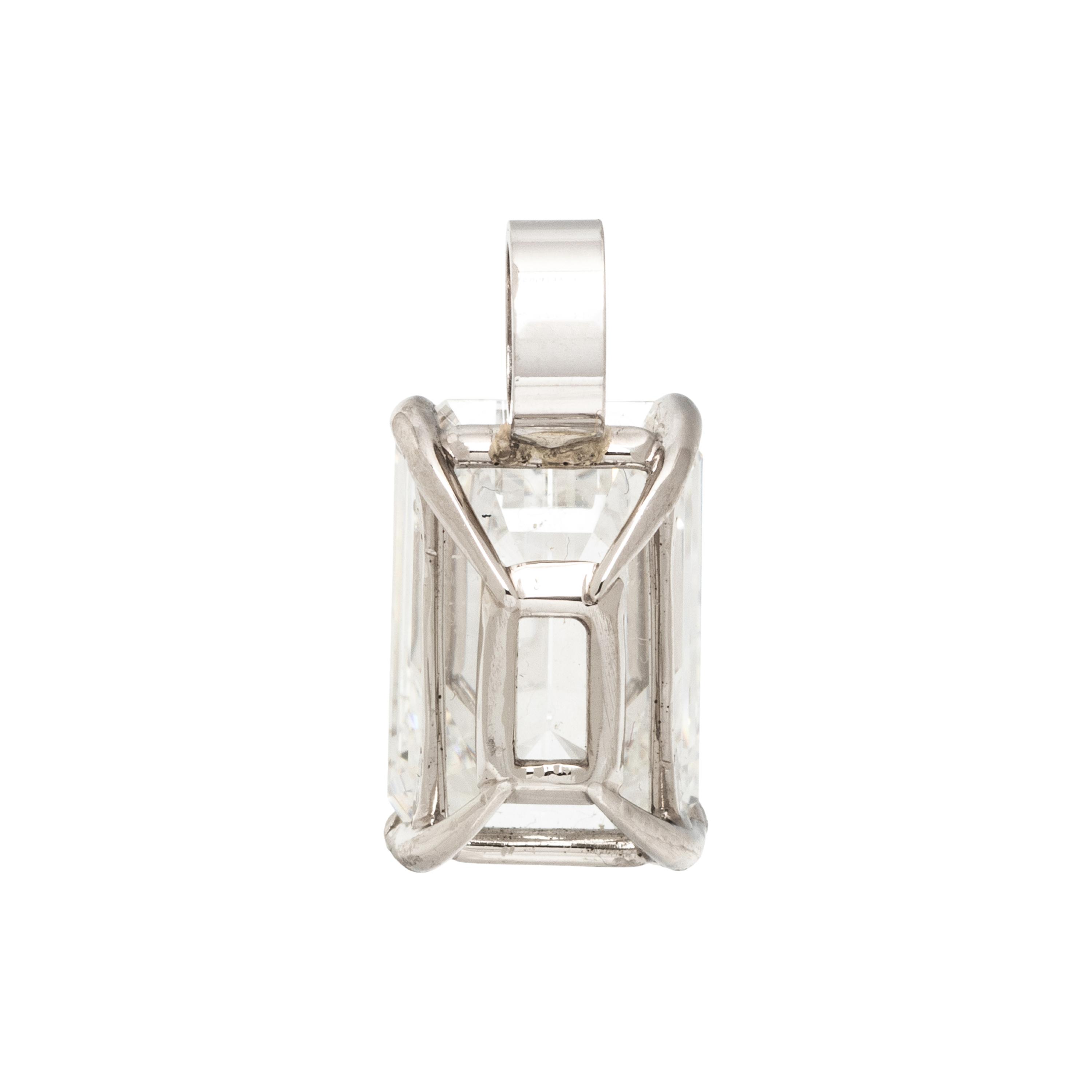 EMERALD CUT DIAMOND PENDANT