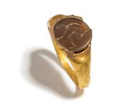 A Roman Gold and Agate Finger Ring with a Nude Male Athlete