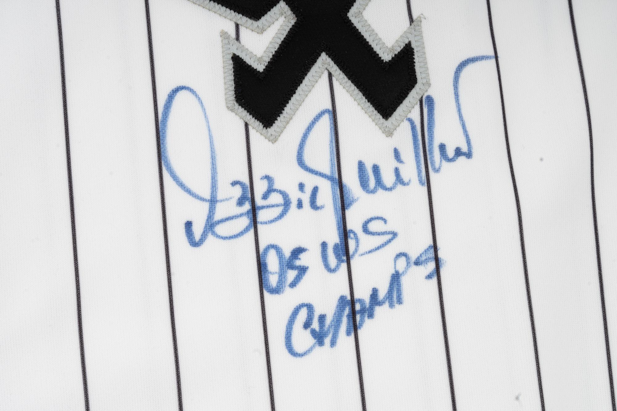 A Group of 13 2005 Chicago White Sox World Series Champion Signed Autograph Items (Steiner)